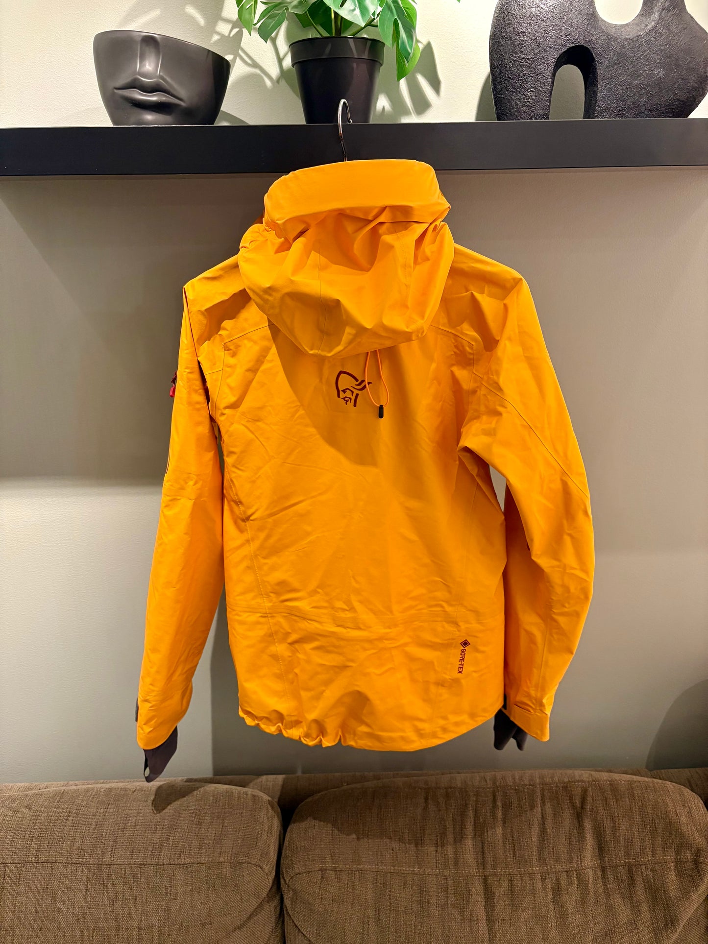 Lofoten Gore-Tex Active Jacket (W) - S - Orange Crush