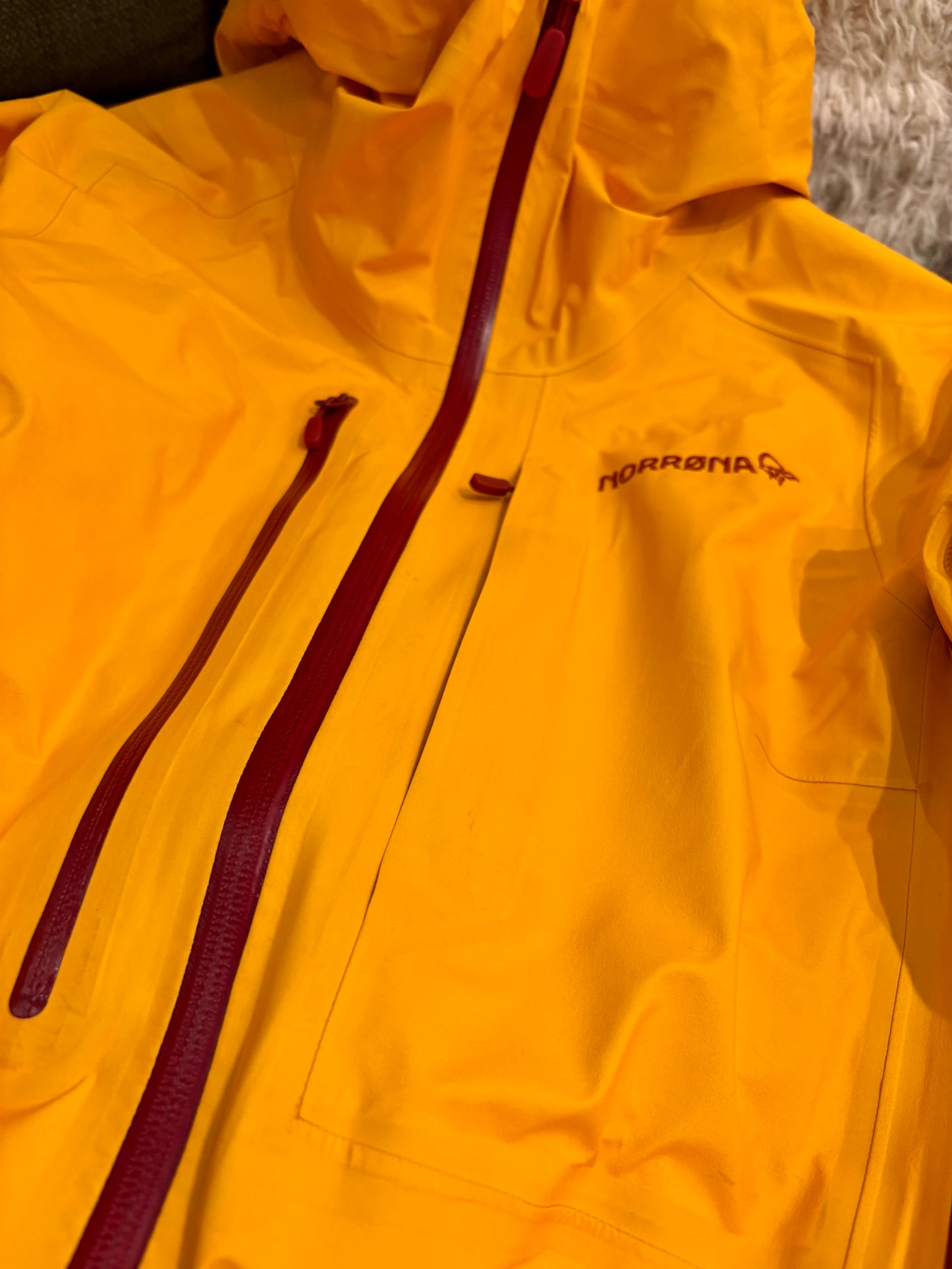 Lofoten Gore-Tex Active Jacket (W) - S - Orange Crush